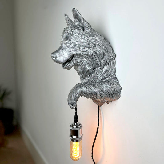 Malamute Wall Light – Strong and Majestic Malamute Head & Bust Sconce for Dog Lovers, Rustic Spaces, or Statement Wall Decor