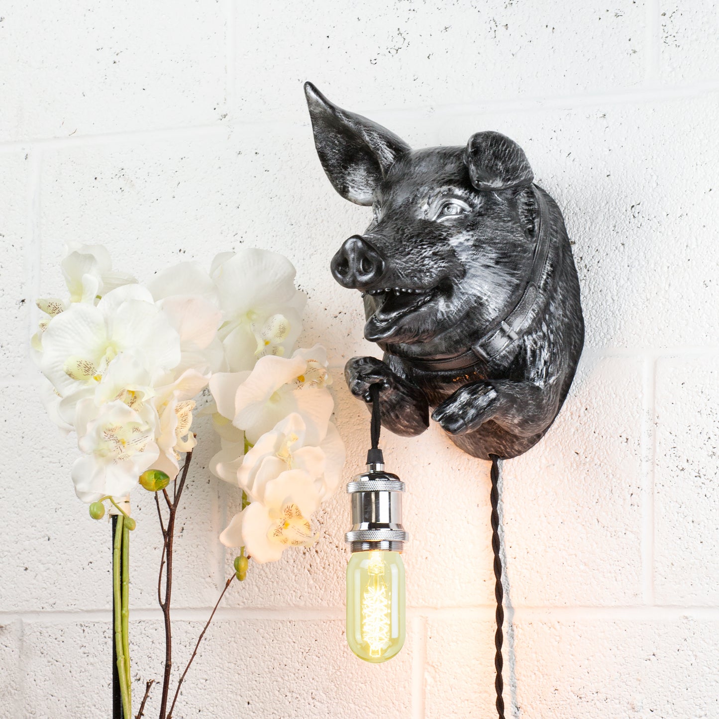 Farmhouse Pig Wall Light - Whimsical Pig Head Sconce for Kids Room, Restaurant, Unique Playful Decor