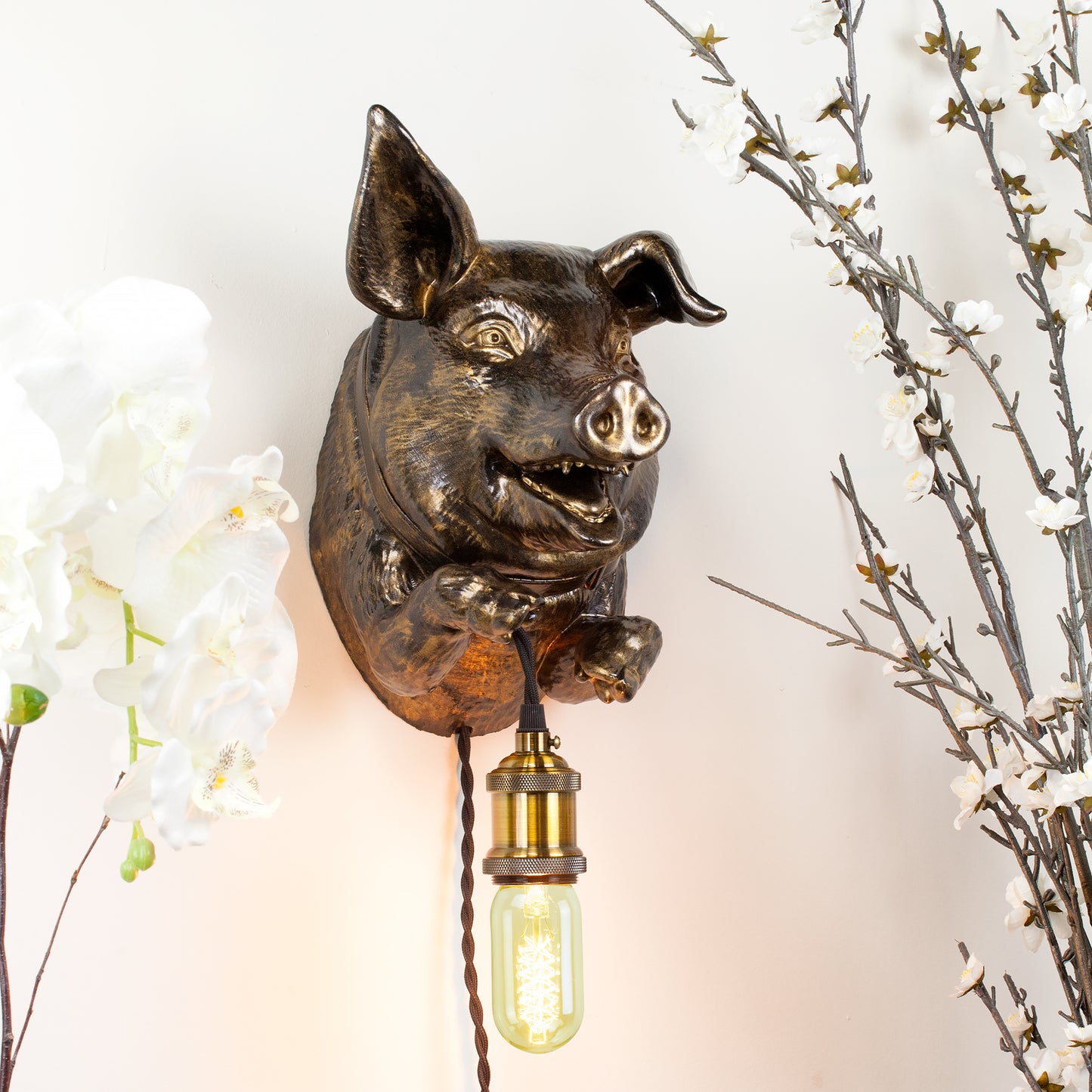 Farmhouse Pig Wall Light - Whimsical Pig Head Sconce for Kids Room, Restaurant, Unique Playful Decor