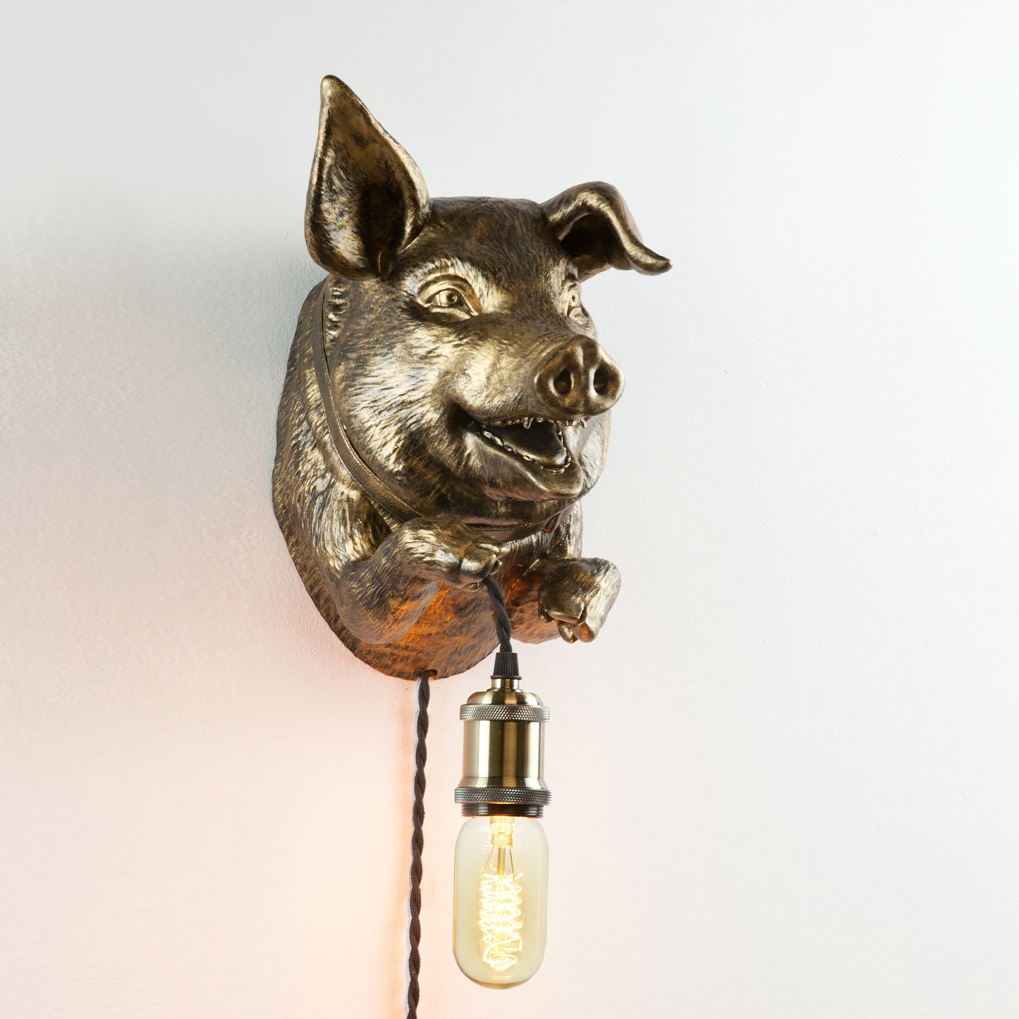 Farmhouse Pig Wall Light - Whimsical Pig Head Sconce for Kids Room, Restaurant, Unique Playful Decor