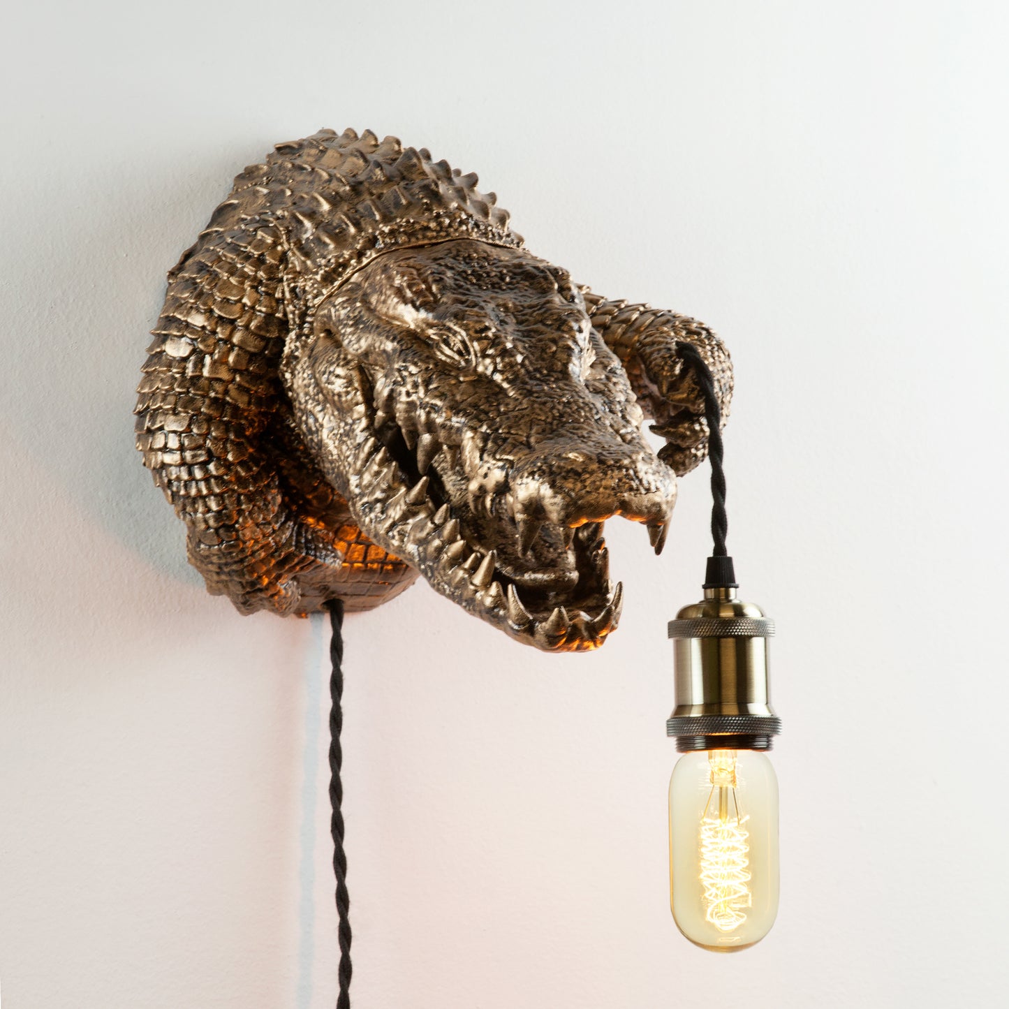 Handcrafted Alligator Wall Light – Unique Animal Head Lamp, Rustic Jungle Decor, Kids Room Night Light, Swamp-Themed Home Accent