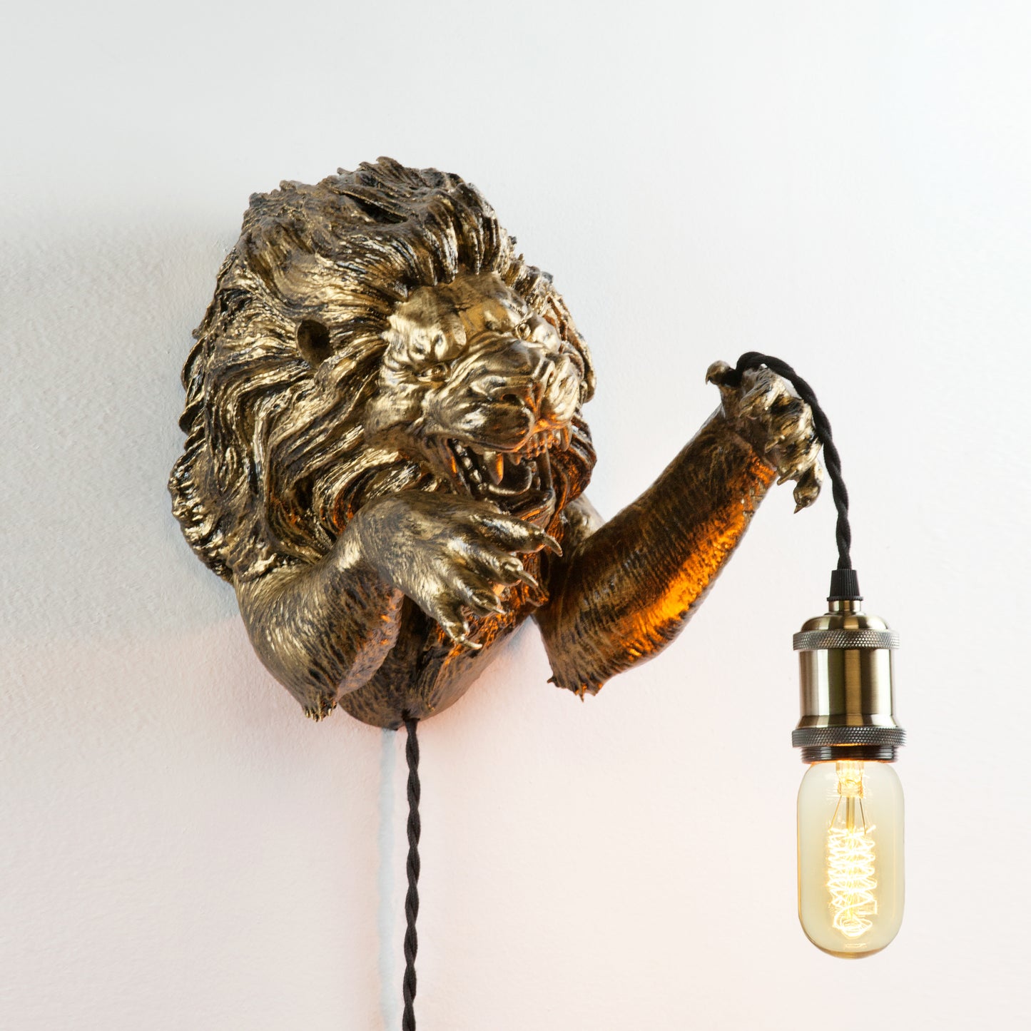Lion Wall Light – Regal Lion Head & Bust Sconce for Bold Interiors, Safari or Jungle Decor, and Majestic Statement Wall Lighting