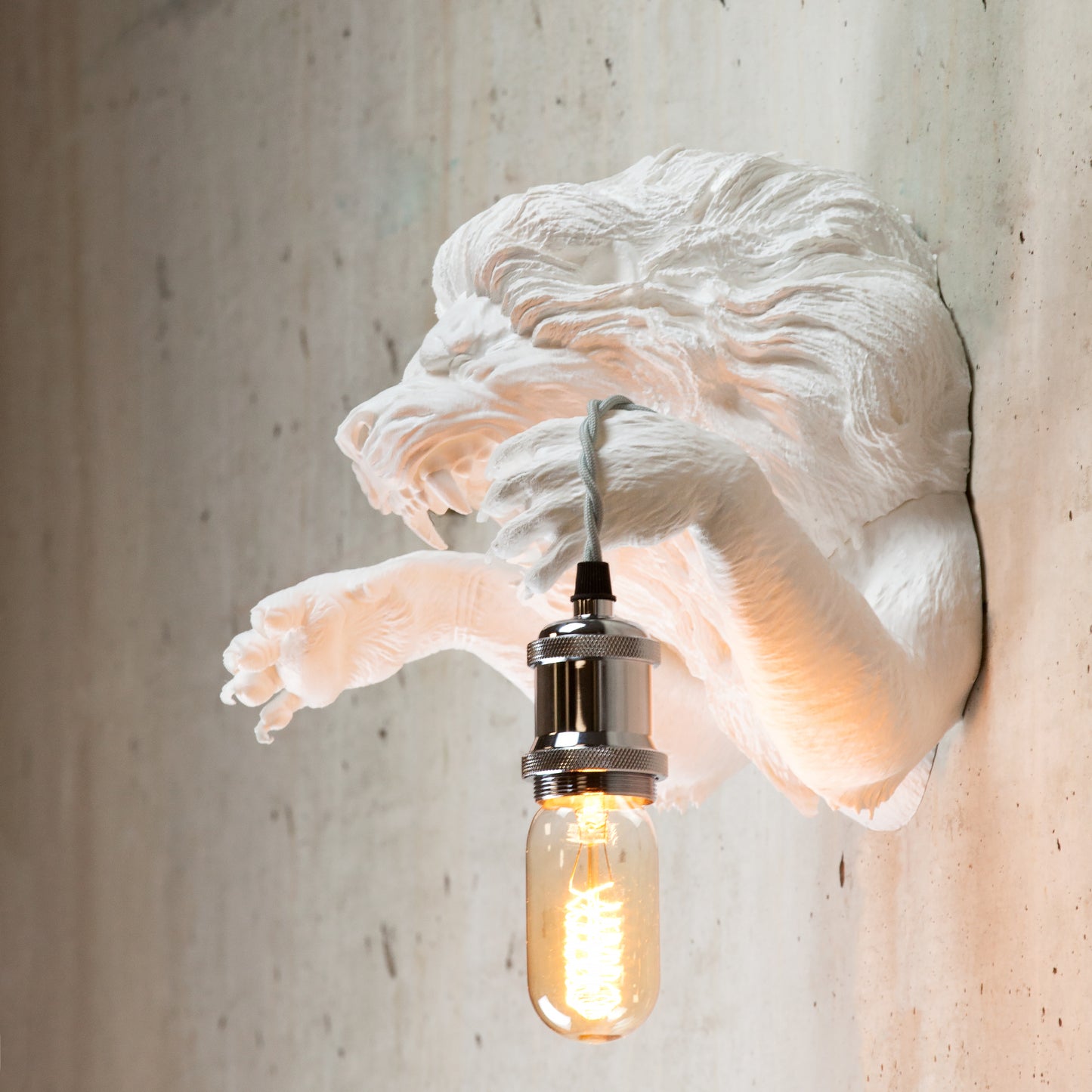 Wild Lion Wall Light: Regal Head Bust Sconce for Safari & Jungle Style