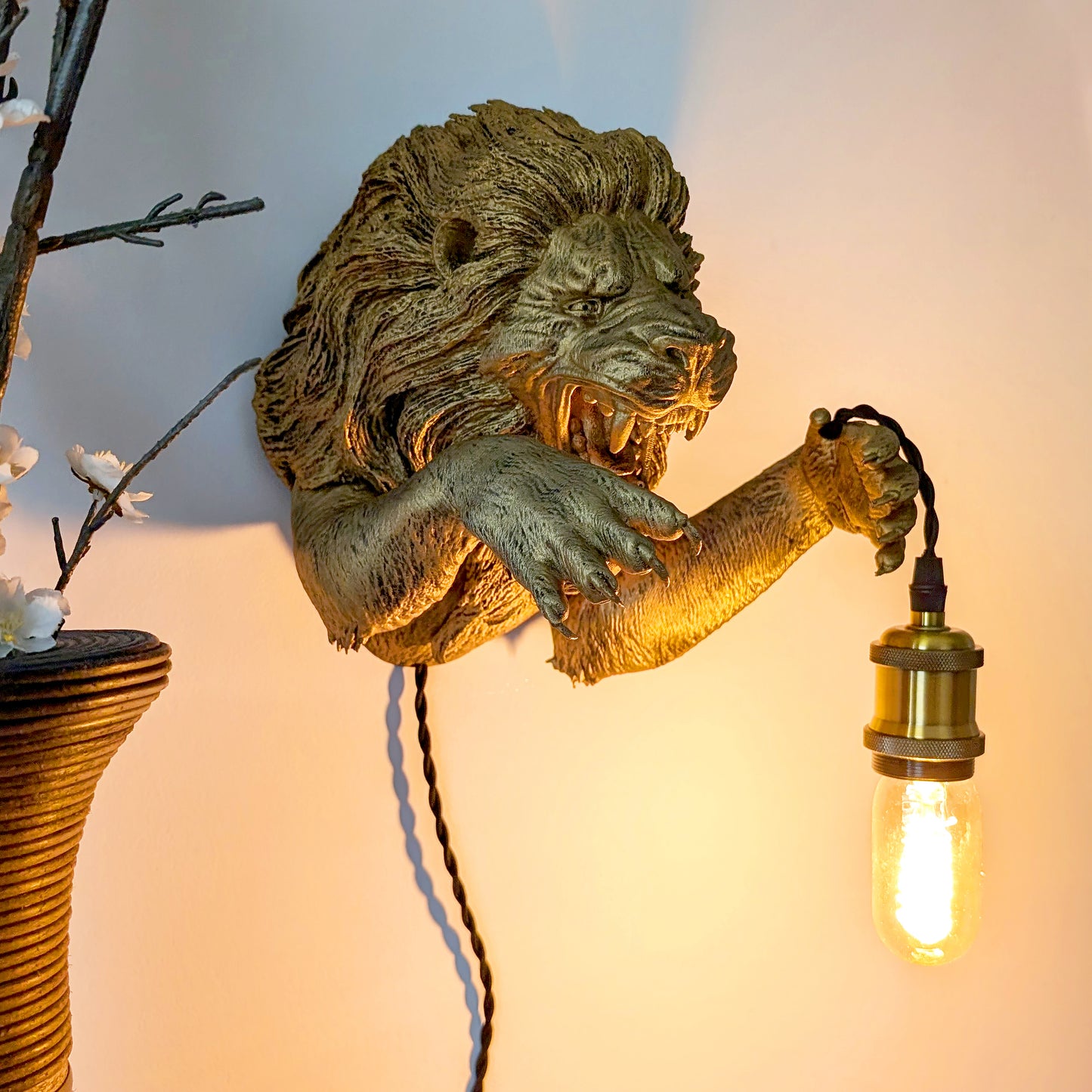 Lion Wall Light – Regal Lion Head & Bust Sconce for Bold Interiors, Safari or Jungle Decor, and Majestic Statement Wall Lighting