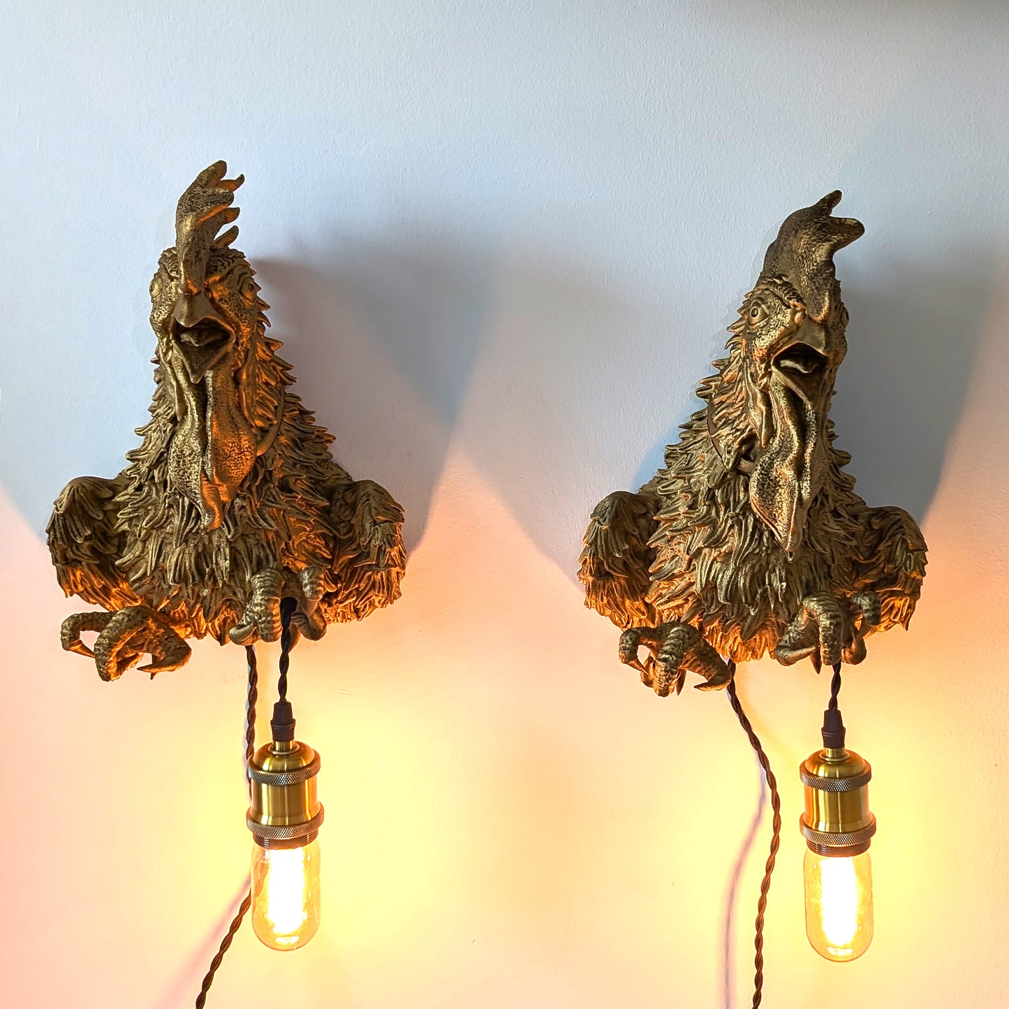 Rooster Wall Light – Vibrant and Unique Rooster Head & Bust Sconce for Farmhouse Decor, Kitchens, or Rustic Statement Lighting